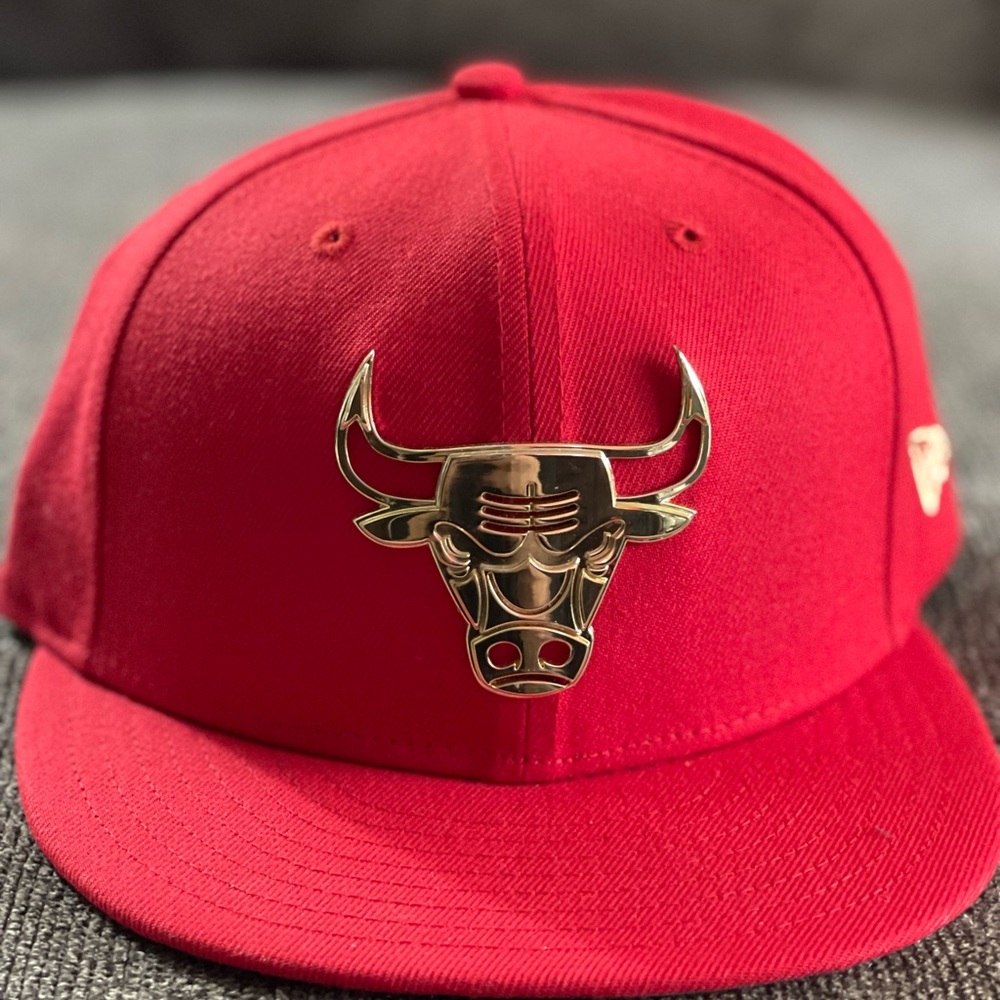 Red Chicago bulls basketball hat with gold badge